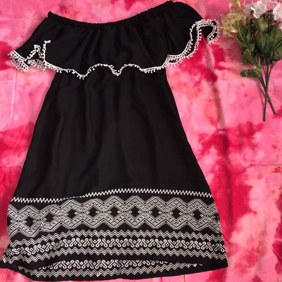 Trixxi Dresses & Skirts - Off the shoulder dress